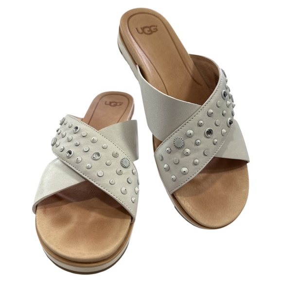 UGG WOMEN’S KARI STUDDED BLING WHITE SANDLE  SZ 9 - Picture 1 of 8